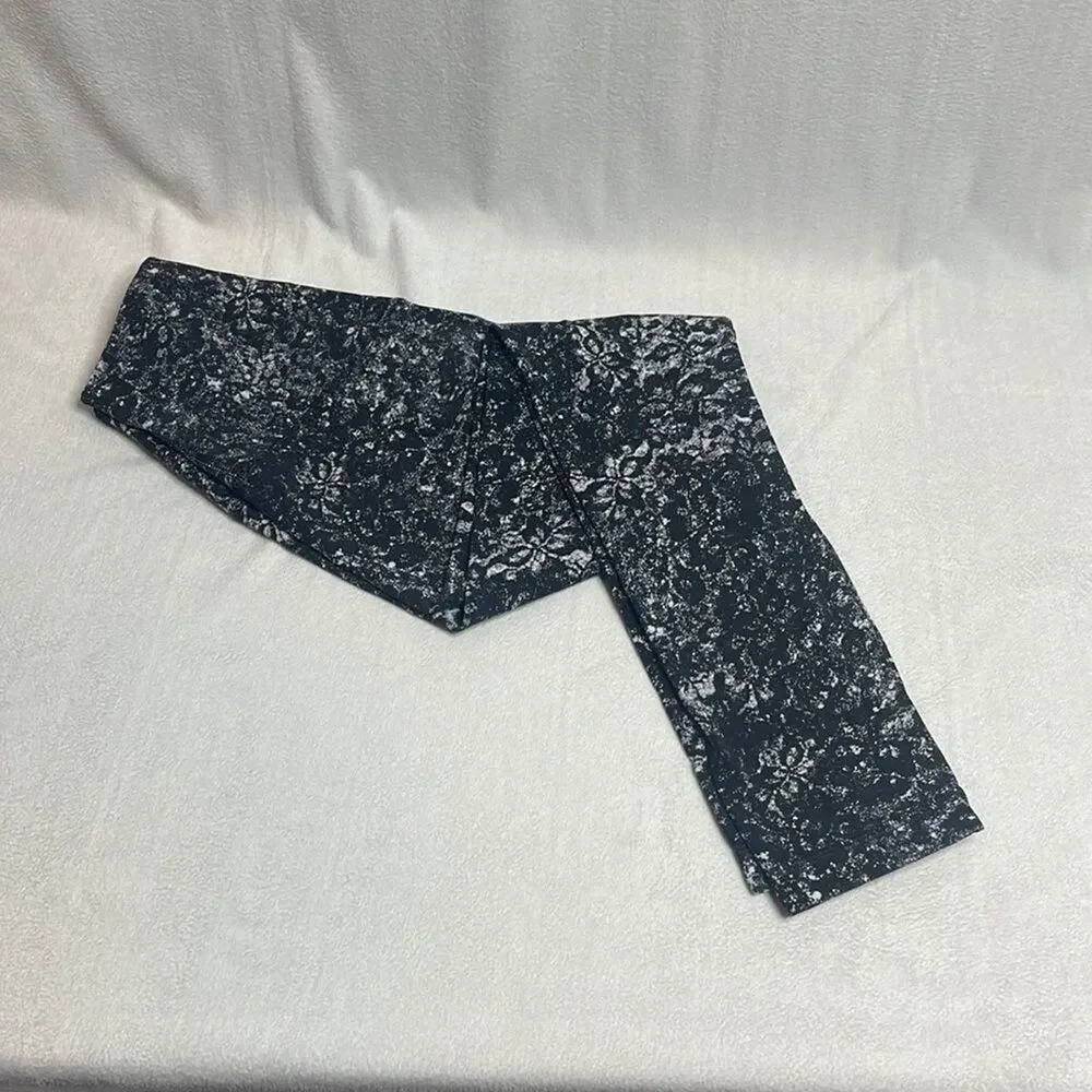 Lululemon Black and White Speckled Leggings Size 4